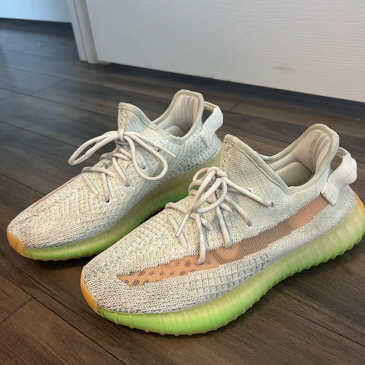 Yeezy Boost 350 V2 GID ‘Glow (AAA) High Quality